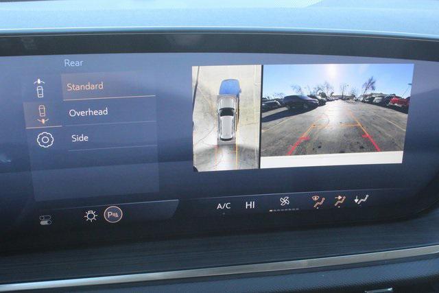 Photo of 2025 White Frost Buick Envision