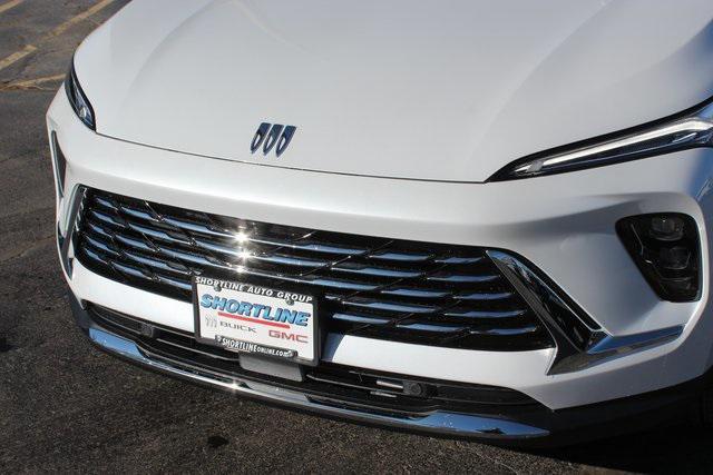 Photo of 2025 White Frost Buick Envision
