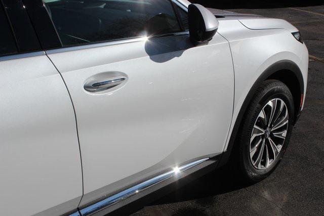 Photo of 2025 White Frost Buick Envision