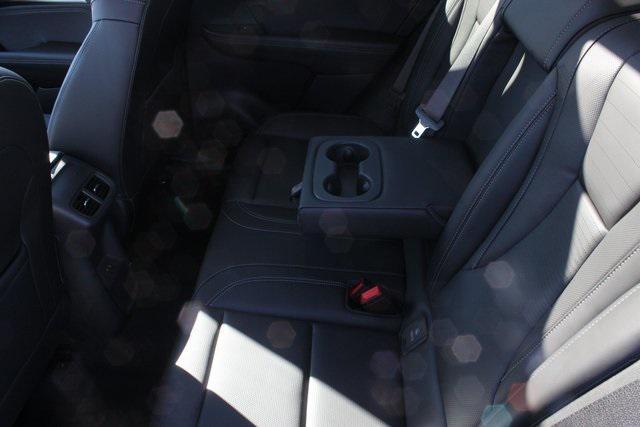 Photo of 2025 White Frost Buick Envision