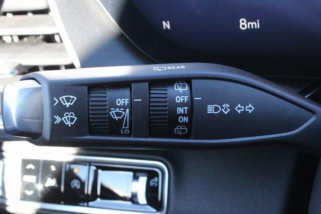 Photo of 2025 White Frost Buick Envision