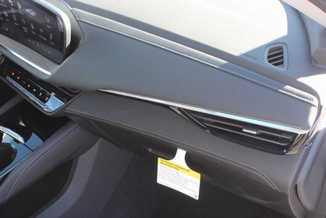 Photo of 2025 White Frost Buick Envision