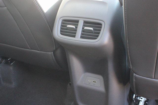 Photo of 2025 White Frost Buick Envision