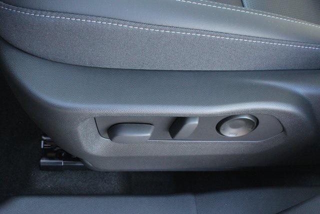 Photo of 2025 White Frost Buick Envision