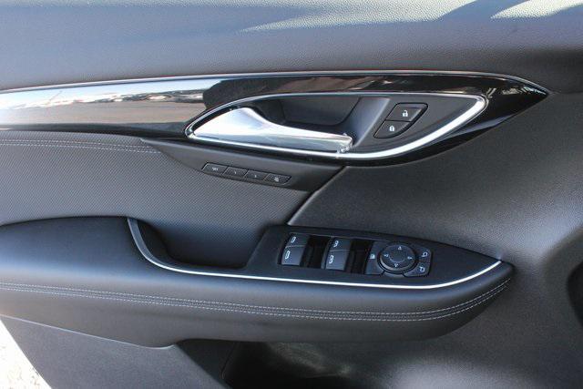 Photo of 2025 White Frost Buick Envision