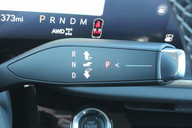 Photo of 2025 White Frost Buick Envision