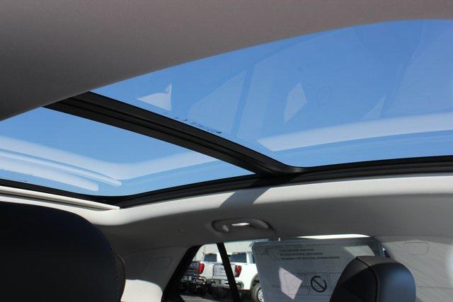 Photo of 2025 White Frost Buick Envision