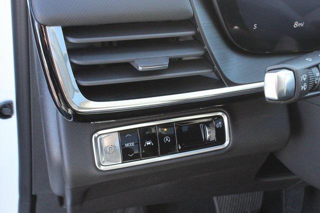 Photo of 2025 White Frost Buick Envision