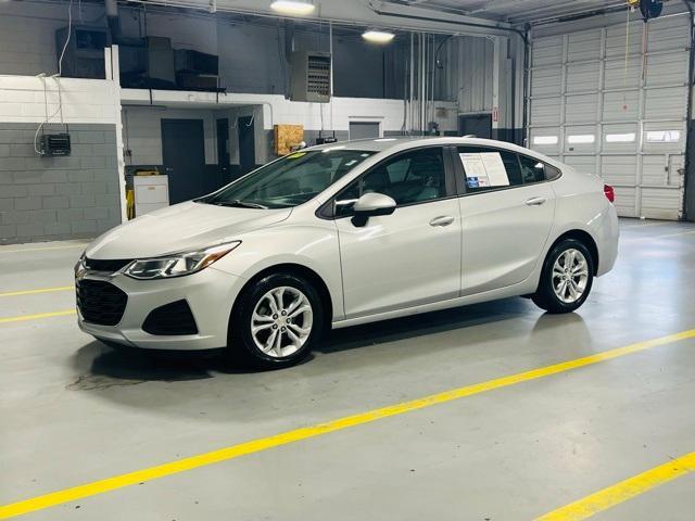 Photo of 2019 Silver Ice Metallic Chevrolet Cruze