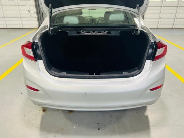 Photo of 2019 Silver Ice Metallic Chevrolet Cruze