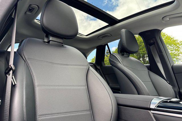 Photo of 2025 Polar White Mercedes-Benz GLC 350e