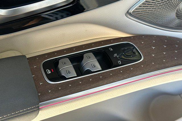 Photo of 2023 White Mercedes-Benz EQS 450