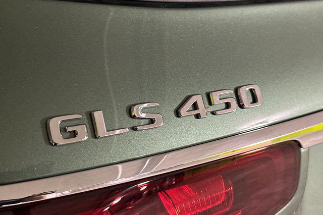 Photo of 2025 MANUFAKTUR Signature Ireland Mid Green Metallic Mercedes-Benz GLS 450