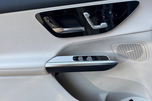Photo of 2025 Polar White Mercedes-Benz GLC 350e