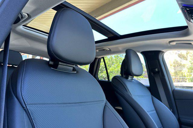 Photo of 2025 Polar White Mercedes-Benz GLC 350e