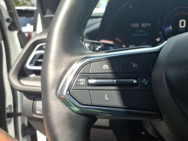 Photo of 2024 Summit White Chevrolet Traverse