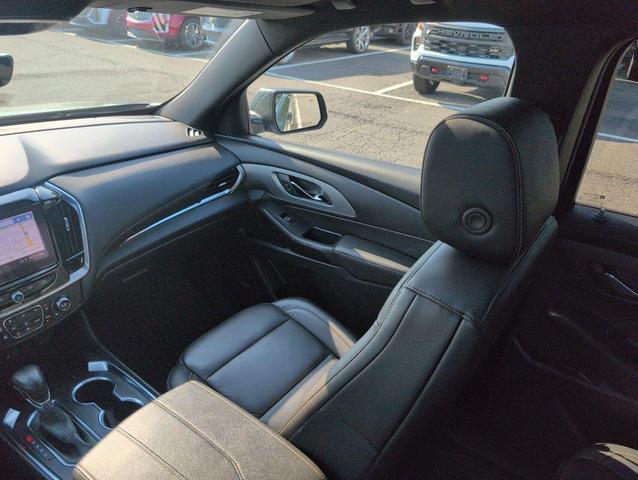 Photo of 2022 Silver Sage Metallic Chevrolet Traverse