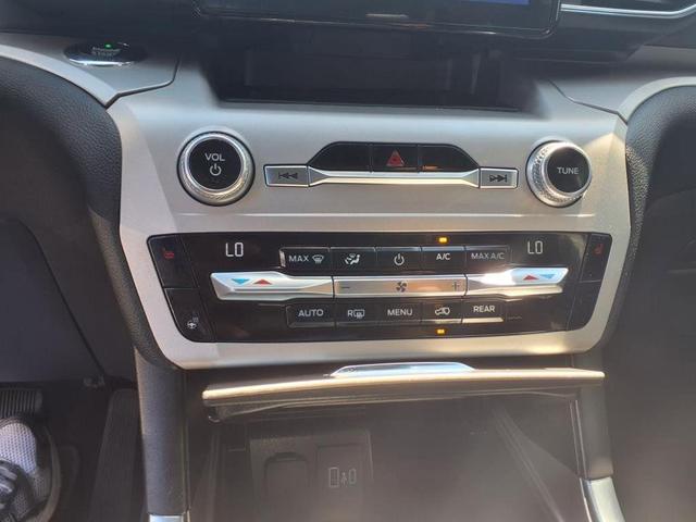 Photo of 2021 Oxford White Ford Explorer
