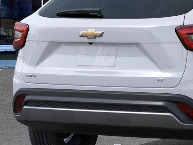 Photo of 2025 Summit White Chevrolet Trax