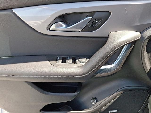 Photo of 2022 Silver Ice Metallic Chevrolet Blazer