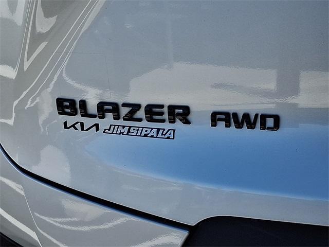 Photo of 2022 Silver Ice Metallic Chevrolet Blazer