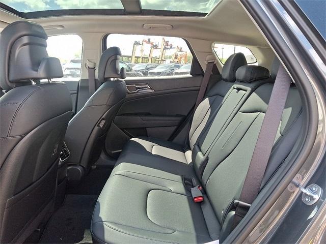 Photo of 2025 Gravity Gray Kia Sportage Hybrid