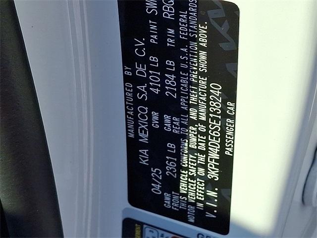 Photo of 2025 Snow White Pearl Kia K4