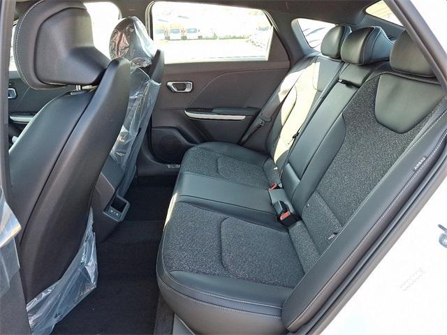 Photo of 2025 Snow White Pearl Kia K4