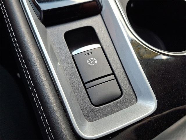 Photo of 2023 White Nissan Altima