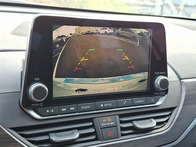 Photo of 2023 White Nissan Altima