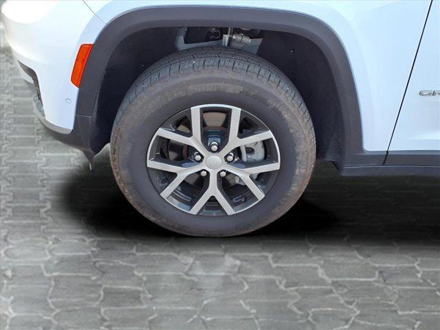Photo of 2024 Bright White Clearcoat Jeep Grand Cherokee L