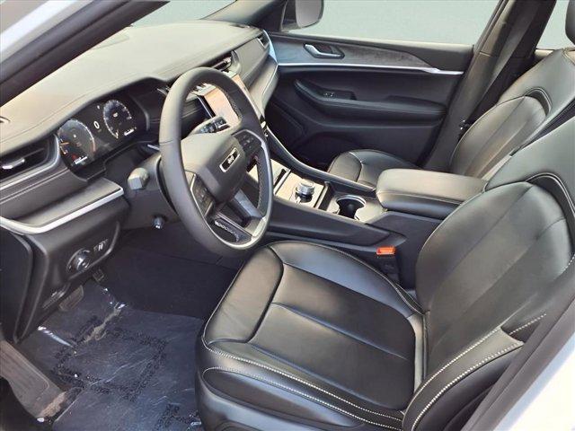 Photo of 2024 Bright White Clearcoat Jeep Grand Cherokee L