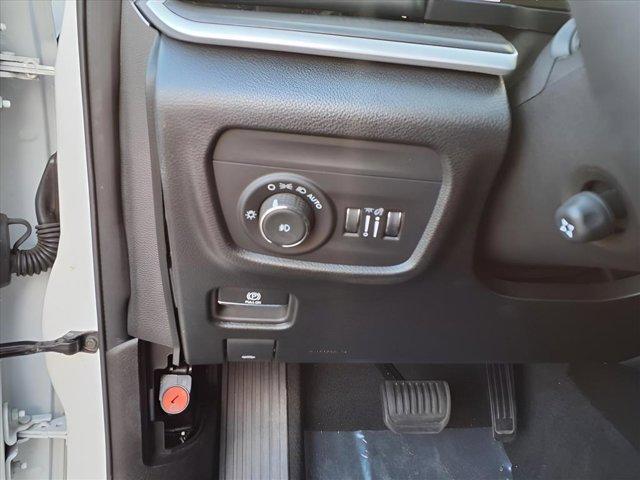 Photo of 2024 Bright White Clearcoat Jeep Grand Cherokee L