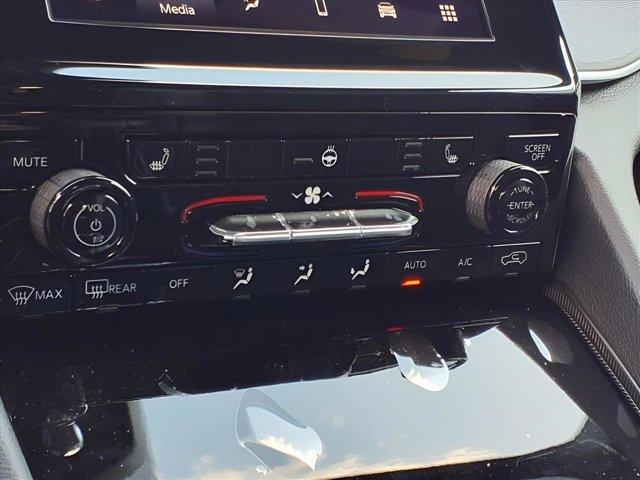Photo of 2025 Diamond Black Jeep Grand Cherokee L