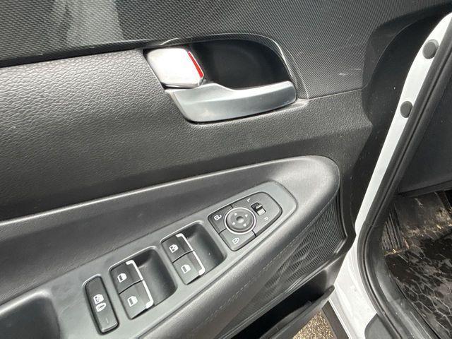 Photo of 2022 Quartz White Hyundai SANTA FE