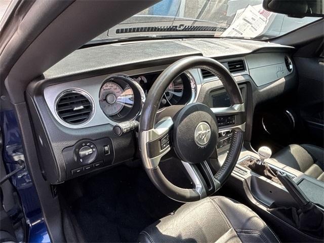 Photo of 2011 Kona Blue Metallic Ford Mustang