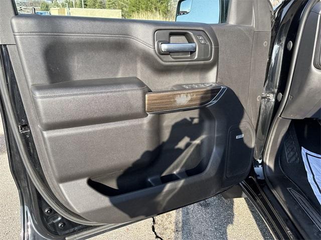 Photo of 2021 Black Chevrolet Silverado 1500