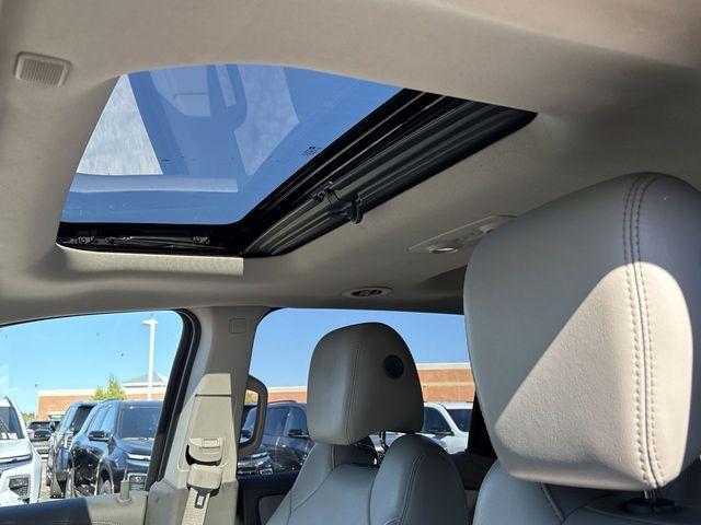 Photo of 2017 Blue Velvet Metallic Chevrolet Traverse