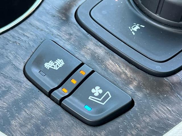 Photo of 2022 White Frost Tricoat GMC Acadia