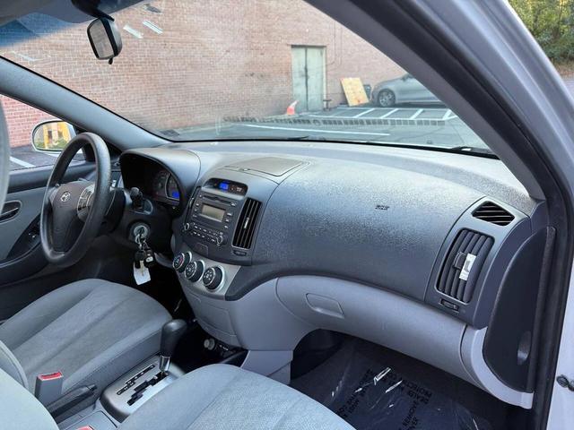 Photo of 2010 Silver Hyundai ELANTRA