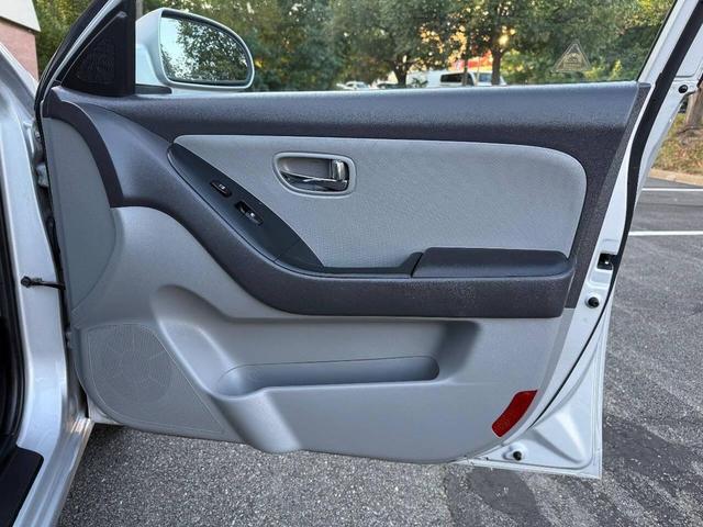 Photo of 2010 Silver Hyundai ELANTRA