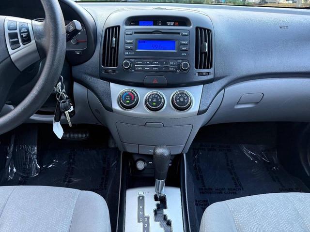Photo of 2010 Silver Hyundai ELANTRA