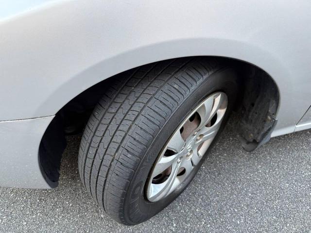 Photo of 2010 Silver Hyundai ELANTRA
