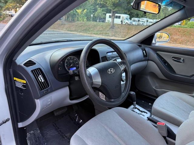 Photo of 2010 Silver Hyundai ELANTRA