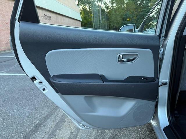 Photo of 2010 Silver Hyundai ELANTRA