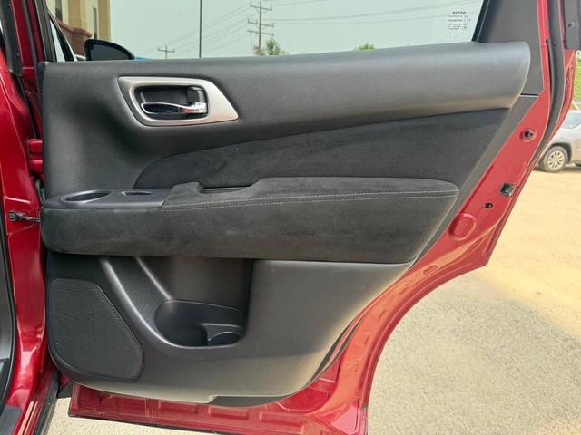 Photo of 2015 Cayenne Red Nissan Pathfinder