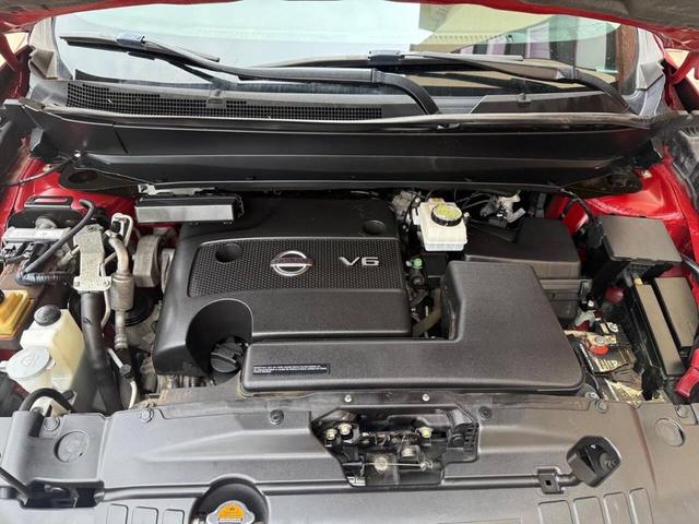 Photo of 2015 Cayenne Red Nissan Pathfinder