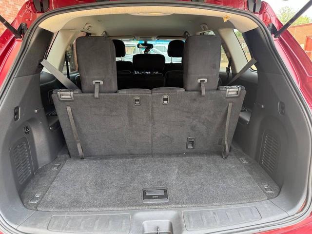 Photo of 2015 Cayenne Red Nissan Pathfinder