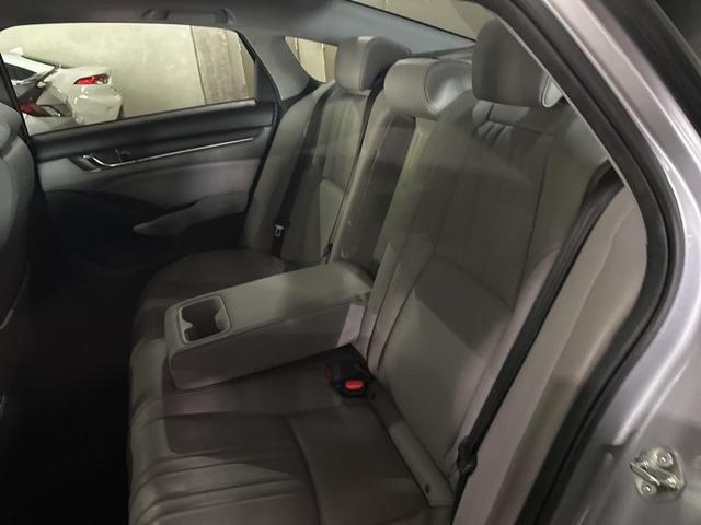 Photo of 2018 Lunar Silver Metallic Honda Accord