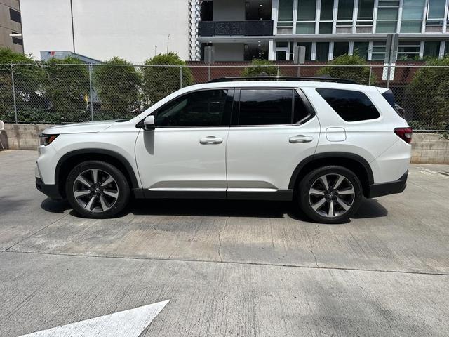 Photo of 2023 Platinum White Pearl Honda Pilot